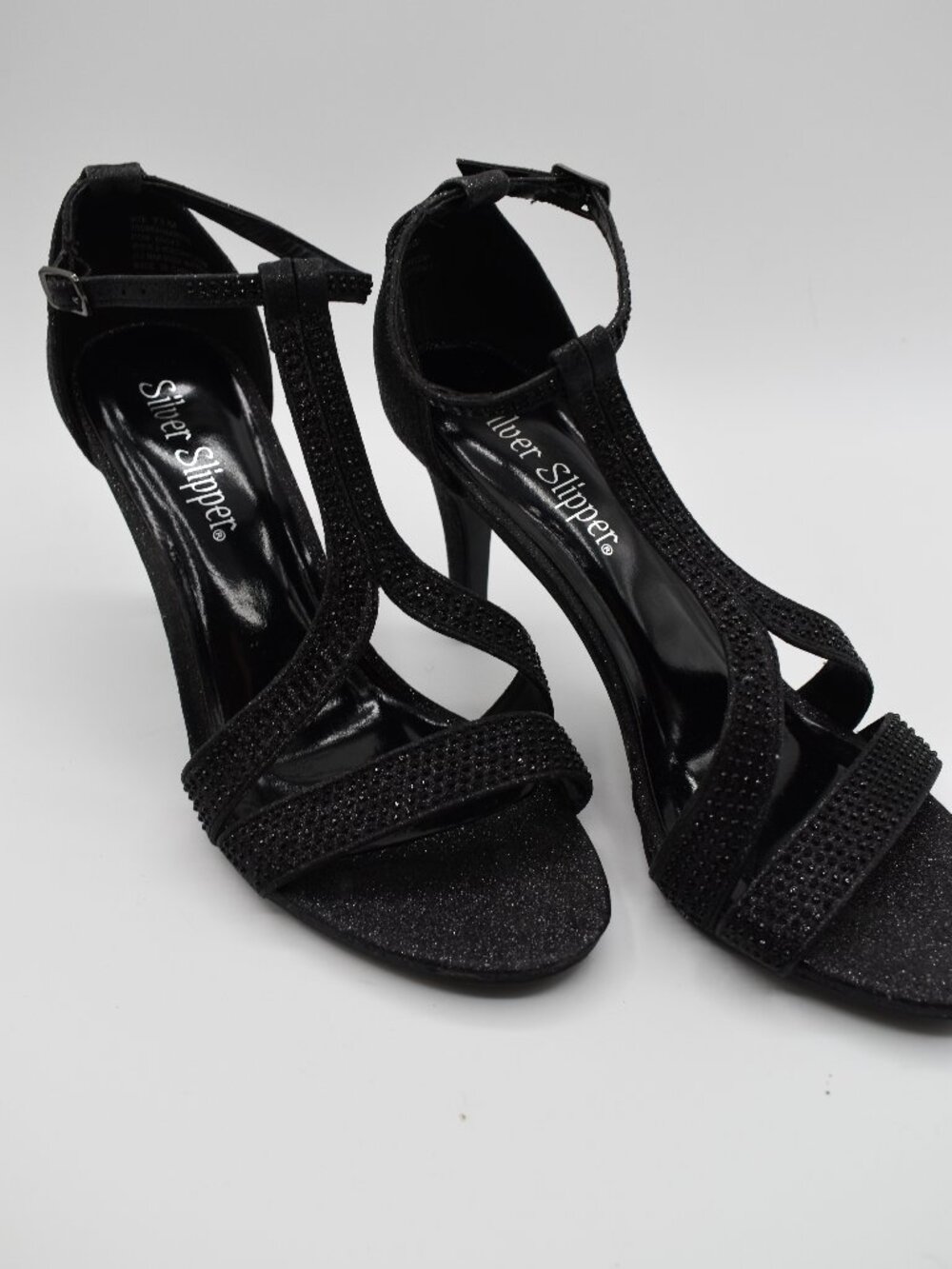 Women’s 7.5M Black Rhinestone T-Strap Heels Formal Sandals New with box